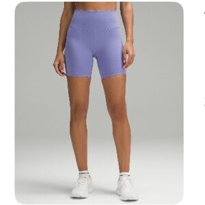 Lululemon Wunder Train High-Rise 6” short in Dark Lavender size 12